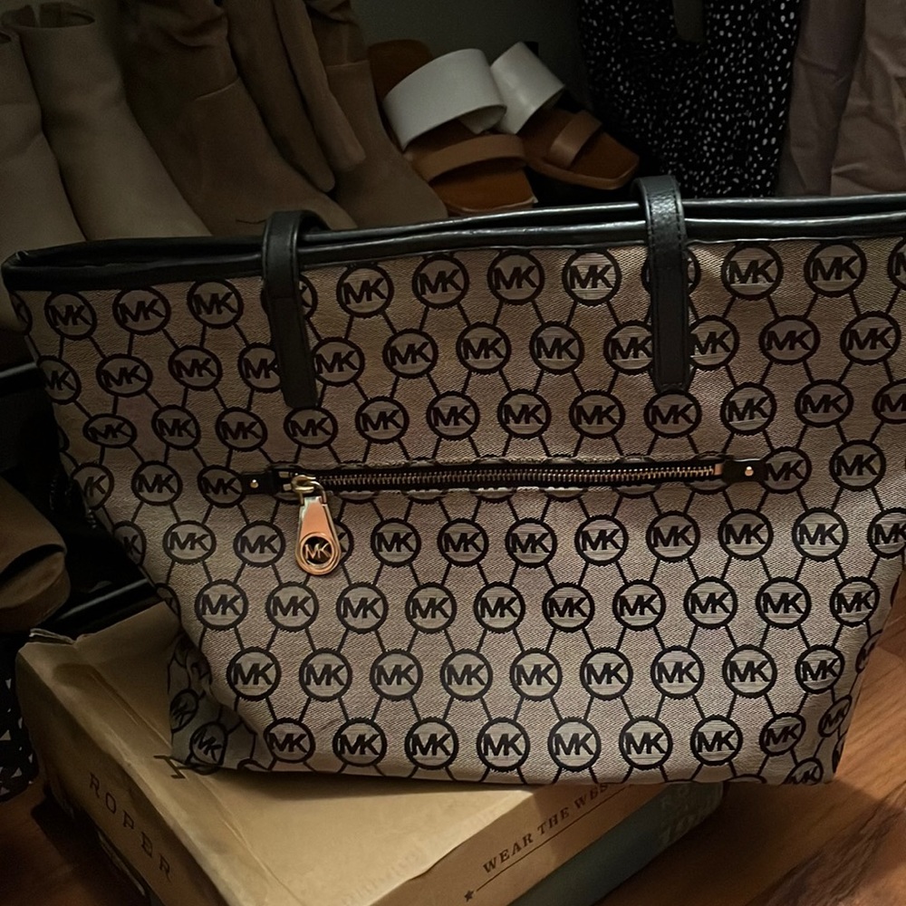 MK tote